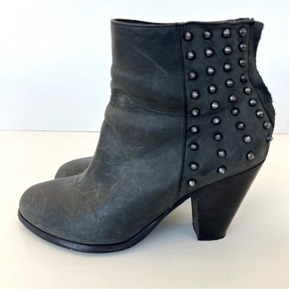 STEVE MADEN Acedd Black Leather Gunmetal Studded Distress Moto Ankle Boots Sz 8 - Picture 6 of 12